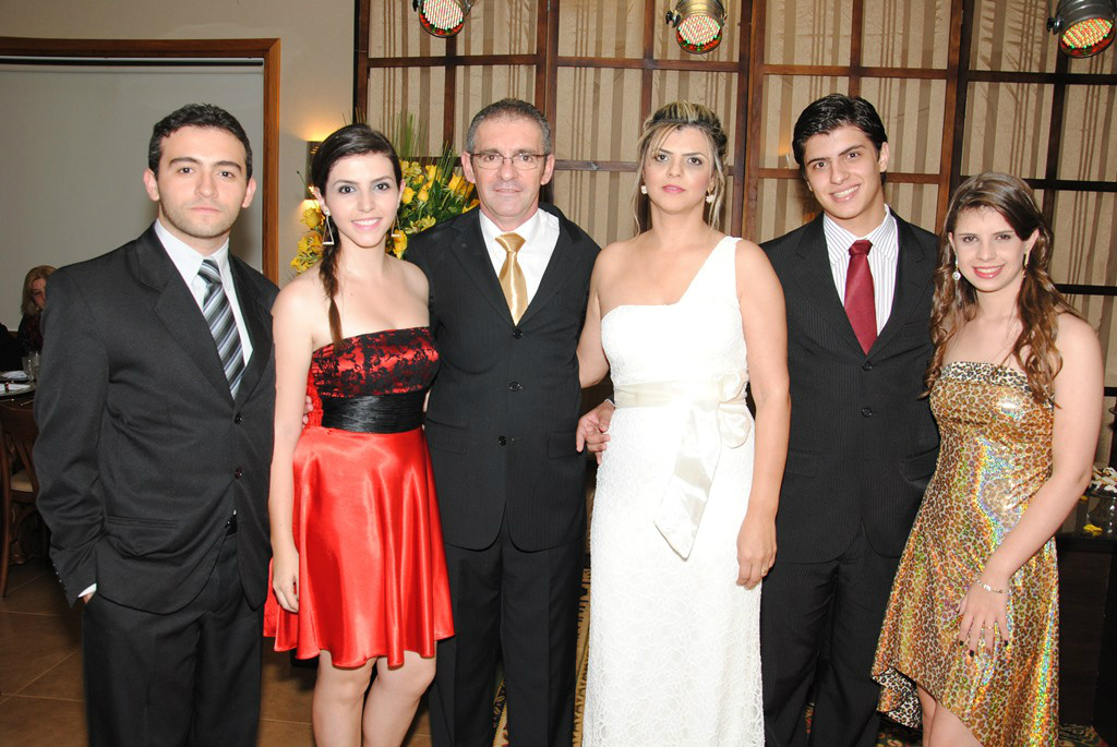 Clóvis e a família. Esposa Adriana e os filhos Vinicius, Joyce, Lucas e Brenda, antes do Benício.