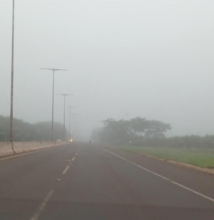 Forte neblina registrada na manhã desta quinta-feira (Imagem: FM CIDADE)